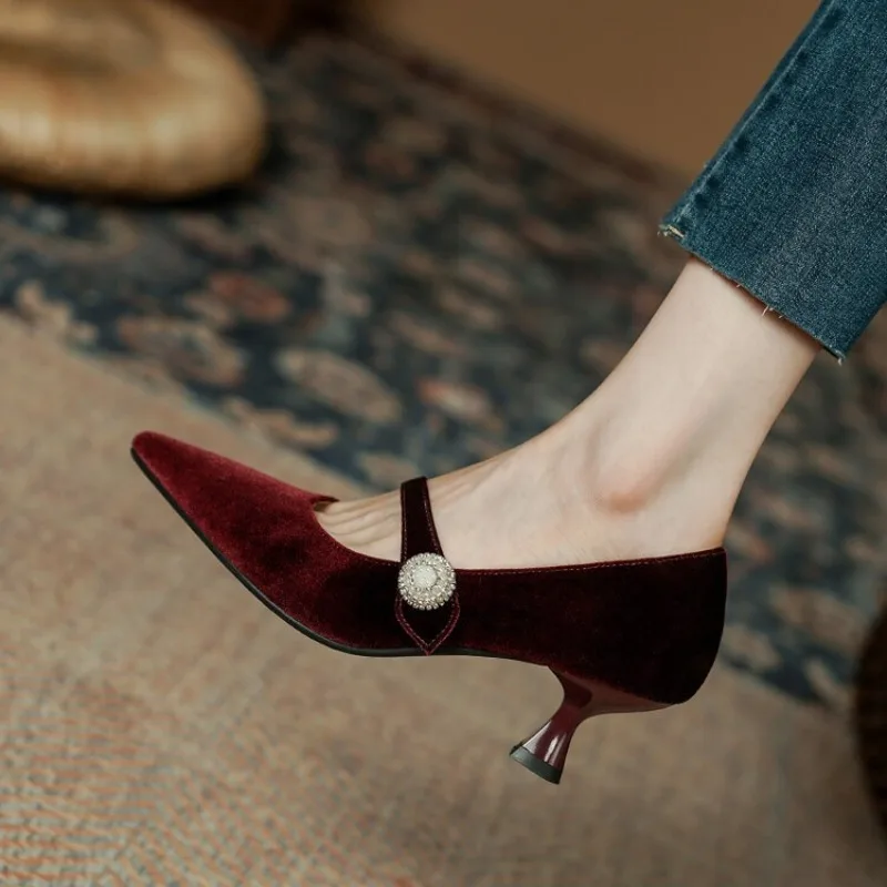 Vintage Old Fashion - Czerwone szpilki Mary Jane z ostrym